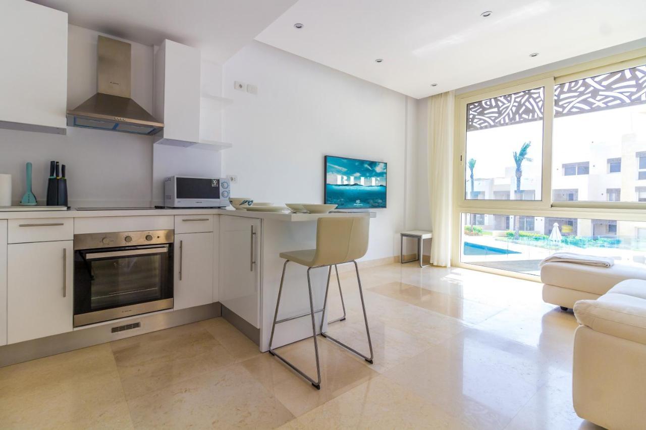 Ollystays Mangroovy Seaview 1Br Beach And Pool Free Access Hurghada Bagian luar foto